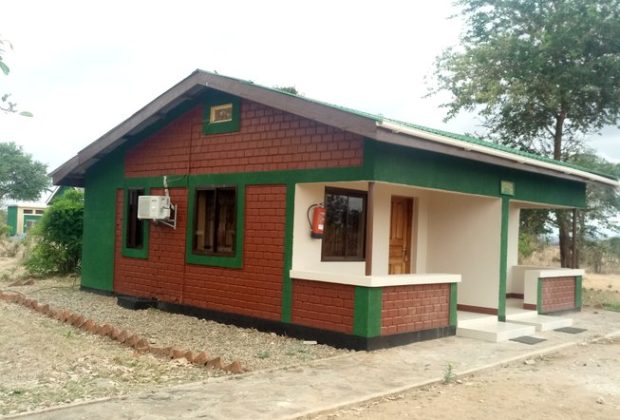 Mikumi Park Cottage1