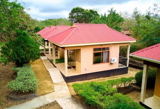 Mikumi Park Cottage2